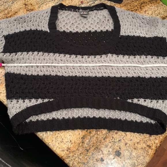 Black & Grey cropped sweater - Picture 5 of 8